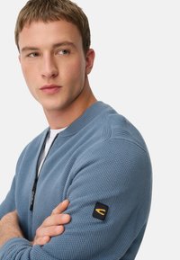 camel active IM STIL - Strickjacke - stone blue