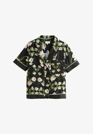 Koszula krótki rękaw w czarnym materiale, zdobiona kwiatowym wzorem, z białymi tulipanami i zielonymi liśćmi, oraz kieszonką na piersi z koronkowym wykończeniem.