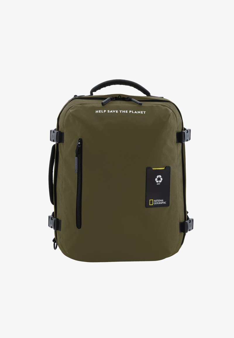 Olivgrüner, rechteckiger Rucksack mit einem oberen Griff, einer Reißverschlusstasche vorne, verstellbaren Seitenriemen und umweltfreundlichen Branding-Details.
