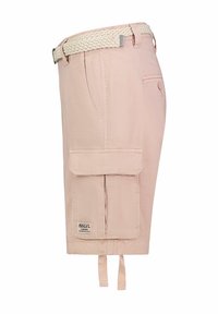 Helle rosa Cargo-Shorts aus Stoff, mit Seitentaschen, einem geflochtenen Gürtel und einem kleinen Logo-Tag an der Seite.