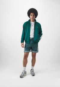 Jordan M J DF SPRT DMND - Pantaloni scurți sport - oxidized green/white