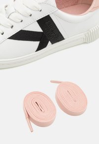 kate spade new york SIGNATURE - Tenisice - true white/mochi pink/black