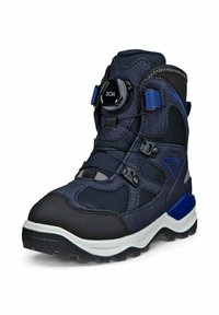 Granatowe tekstylne i syntetyczne buty trekkingowe z systemem sznurowania Boa, wyściełanym kołnierzem, gumową podeszwą i kontrastującymi niebieskimi akcentami.
