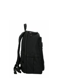 Zaino nero in nylon con forma rettangolare, chiusura con cerniera, spallacci imbottiti e tasche laterali in rete per riporre oggetti. Design pulito e minimalista.