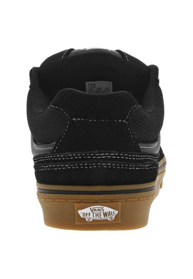Schwarzer Sneaker mit einem Obermaterial aus Mesh und Wildleder, verstärkten Nähte, Gummisohle und "VANS OFF THE WALL"-Logo an der Ferse.