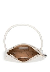 Sac à main en cuir blanc avec une poignée arrondie, une fermeture zippée et un intérieur beige arborant un motif de logo de marque et une petite poche zippée.