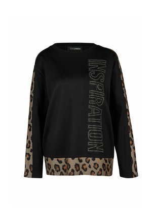 Zwarte top met lange mouwen met luipaardprintpanelen op de mouwen en zoom, met het woord "INSPIRATION" in verticale strass-steentjes op de voorkant.