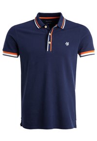 Námořnická modrá polo tričko s límcem, bílé a oranžové pruhované detaily. Dvoubodové zapínání, vyšívané logo na levé hrudi, krátké rukávy, strukturovaná tkanina.