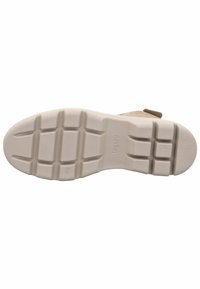 Suela de zapato de color beige claro con un patrón de agarre texturizado y surcos profundos. El material de goma proporciona durabilidad y tracción.