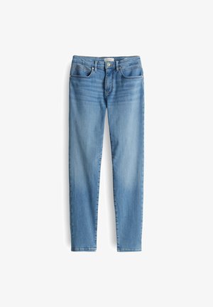 Lichtblauwe spijkerbroek met een rechte pijp, vijf zakken en een knoopsluiting. De stof heeft een gladde textuur met subtiele vervaging.