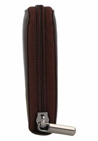 Portefeuille zippé marron avec un extérieur texturé, doté d'un tirette en métal argenté et de côtés sans coutures. Design compact adapté aux essentiels.