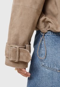 AllSaints REYA CROPPED  - Blazer - greige brown