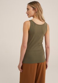 WE Fashion Toppi - army green
