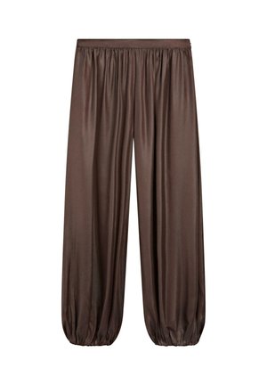 Pantalon marron à jambes larges avec taille élastique et poignets élastiques froncés, fabriqué en tissu lisse légèrement brillant.