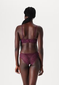 Triumph AMOURETTE CHARM - Reggiseno a triangolo - deep burgundy