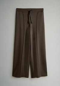 Bruine broek met wijde pijpen van zachte stof, voorzien van een taille met trekkoord, verticale naden en een losse pasvorm.