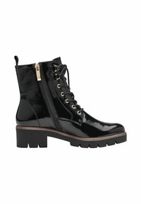 Bottines en cuir verni noir avec un bout rond, un laçage à l'avant, une fermeture éclair sur le côté et un talon chunky. Présente des œillets dorés et une surface texturée.
