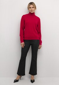 Cream VILLEA ROLLNECK - Stickad tröja - jester red