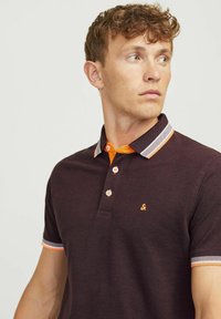 Jack & Jones JJEPAULOS SS NOOS - Polo krekls - brown