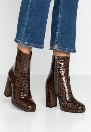 Kotníková obuv na vysokém podpatku - green