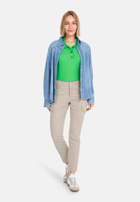 Marc Cain SILEA - Cargohose - warm stone