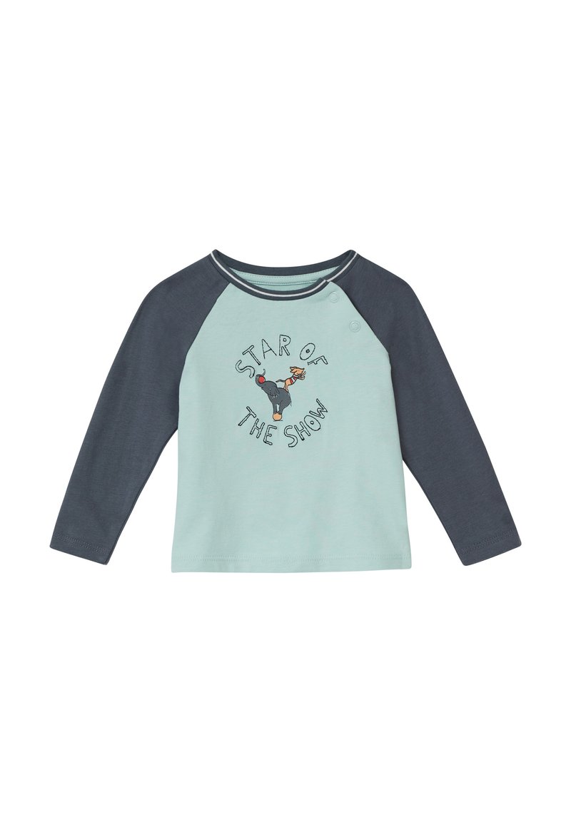 Lichtgroen shirt met lange mouwen en donkerblauwe raglanmouwen. Bevat een geprint ontwerp met de tekst "STER VAN DE SHOW" en een karakterillustratie.