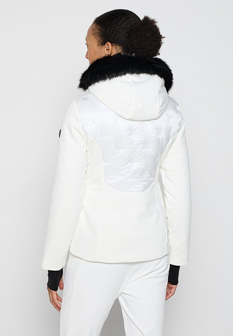 Giacca bianca con cappuccio foderato in pelliccia nera, dotata di schiena trapuntata argento, vestibilità slim e maniche lunghe con polsini neri.
