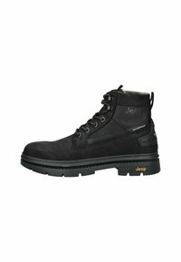 Botas impermeables negras con parte superior texturizada, diseño con cordones, suela de goma y marca Jeep en el lateral y el talón.