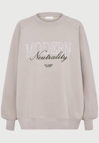 Beige crewneck genser med "MODERN Neutrality BY LEGER est. 2017" trykt på forsiden i hvit og svart tekst.