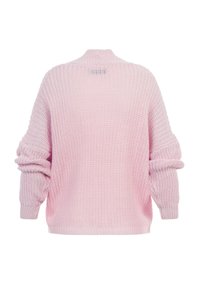 Pull rose en maille épaisse avec manches longues, poignets côtelés et col montant, vu de dos sur fond blanc.