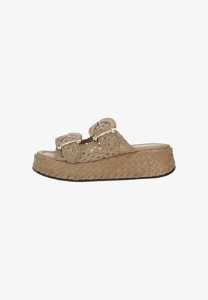 Sandalia de plataforma tejida en tono marrón claro con dos correas ajustables con hebilla y una suela acolchada, con un patrón geométrico texturizado.