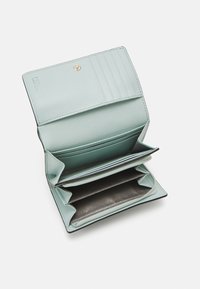 Furla CAMELIA COMPACT WALLET FLAP - Plånbok - laguna