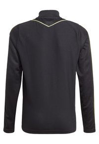 Zwarte lange mouw sporttop met een gestructureerd patroon, hoge kraag en contrasterende gele accenten langs de schouders en de achterkant.