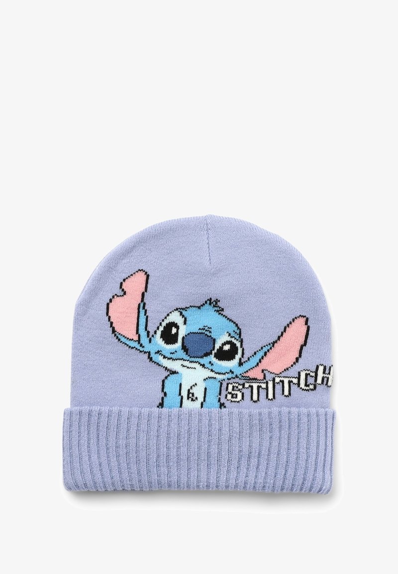 Jasnofioletowa dzianinowa czapka z haftowanym stworem o niebieskiej skórze i różowych uszach oraz napisem "STITCH" na czarno na mankiecie.