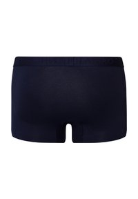 Mörkblå herrboxershorts med en slät textur, elastiskt midjeband med präglad logotyp och korta ben med en öppen gylfdesign.