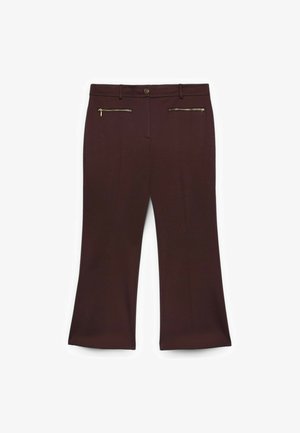 Pantaloni largi maro cu închidere frontală cu buton și două buzunare zippate orizontale la talie.