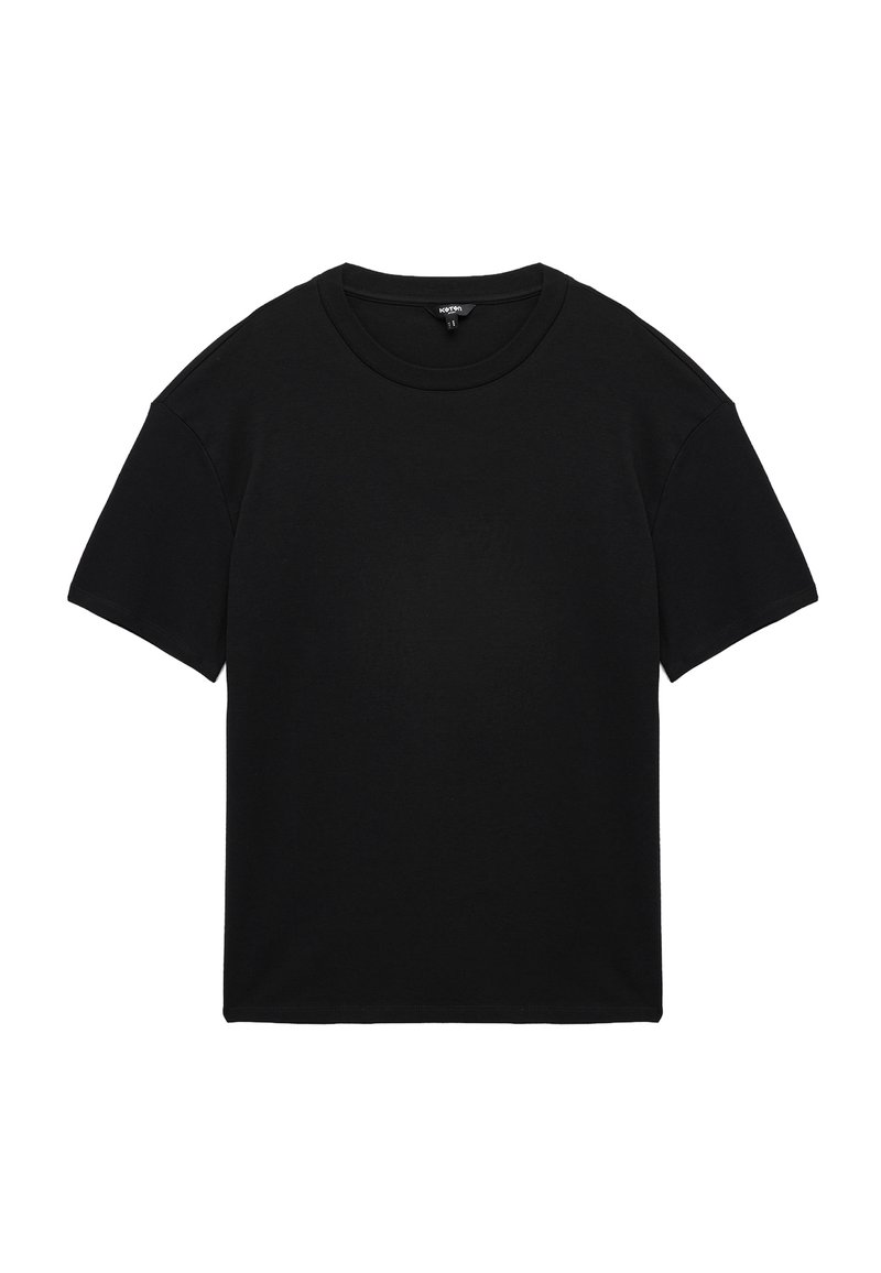 Sort T-shirt lavet af bomuld med korte ærmer, rund halsudskæring og løs pasform. Har en glat overflade uden synlige mønstre eller detaljer.