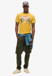 Superdry & Co - T-shirt z nadrukiem