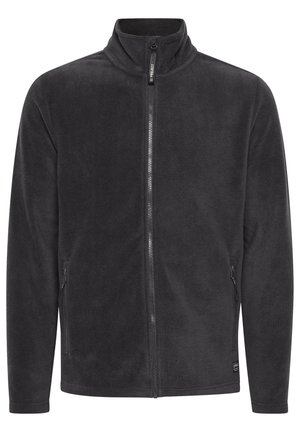 Chaqueta de forro polar negra con un cuello alto, cremallera frontal y bolsillos laterales. Textura suave con un diseño simple. Sin patrones ni acentos visibles.