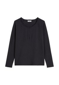 Czarna koszula z długim rękawem, okrągłym dekoltem, plisą na guziki i raglanowymi rękawami. Wykonana z miękkiego, teksturowanego materiału. Prosty design.