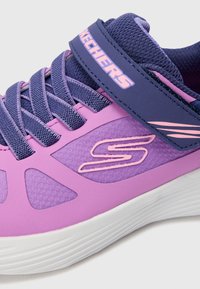 Skechers Performance GO RUN 400 V2 UNISEX - Trainers - purple/blue
