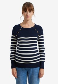 Marineblauer und weiß gestreifter Pullover mit Rundhalsausschnitt, Knopfakzenten an den Schultern und gerippten Bündchen. Weiche Stricktextur.