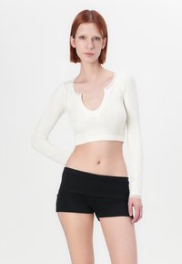Gina Tricot BASIC FOLDED HOT PANTS - Šortky - black