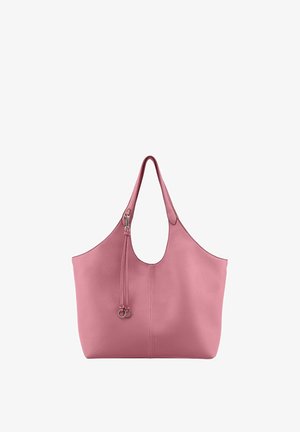 Sac fourre-tout en cuir rose pâle avec large bandoulière, coutures discrètes et pompon décoratif suspendu à une bague en métal.