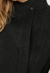 Vero Moda Cappotto corto - mottled dark grey