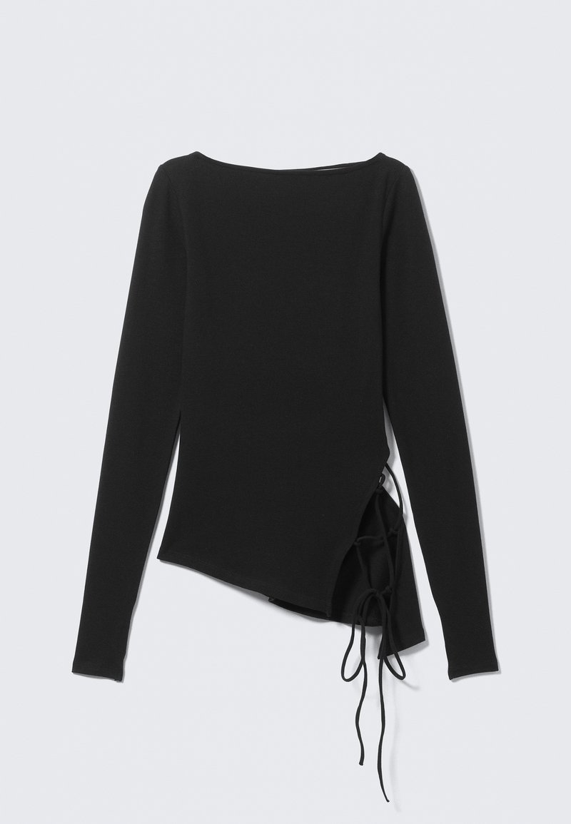 Haut noir à manches longues avec un ourlet asymétrique et des liens latéraux. Confectionné dans un tissu doux, avec un large décolleté et une silhouette ajustée.