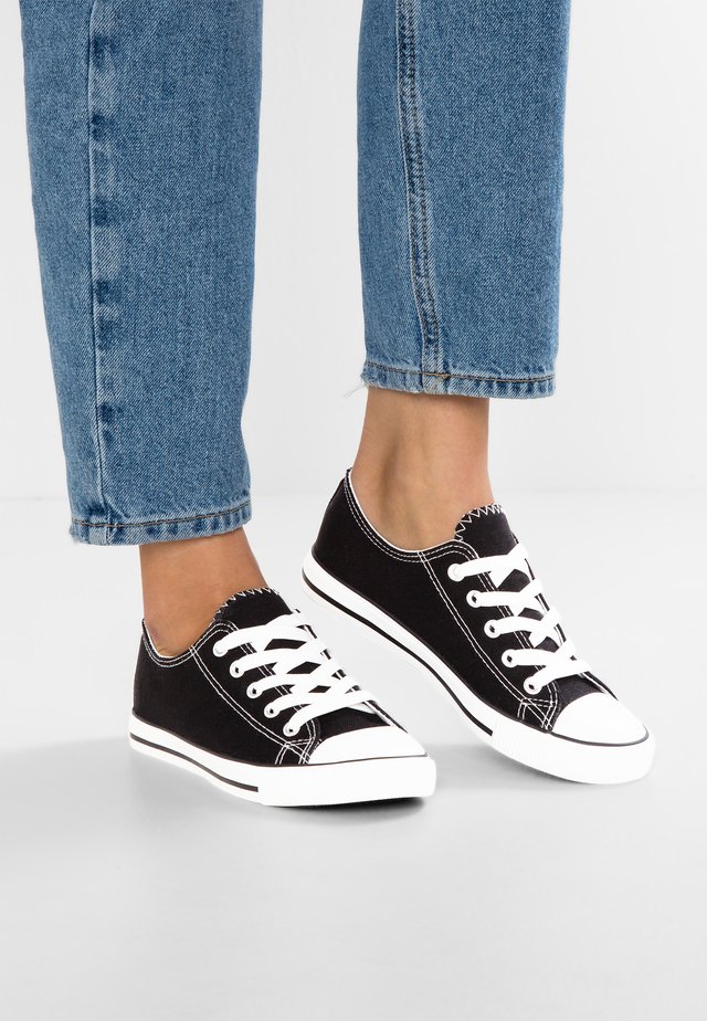 MARKED TOE CAP TOP UP - Sneakers laag - black