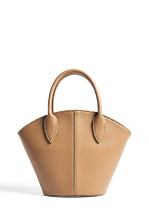 Sac à main en cuir tan avec un design géométrique, un dessus arrondi, des poignées doubles et des coutures visibles le long des bords. Texture lisse.