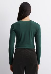 Marc O'Polo DENIM ROUNDNECK FLATLOCK - Langarmshirt - evergreen