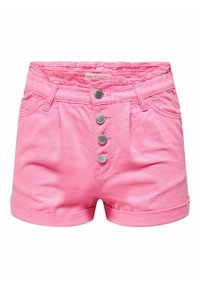 Shorts en denim rose avec une taille haute, cinq boutons argentés et des revers de jambes. Texture lisse avec des poches avant.